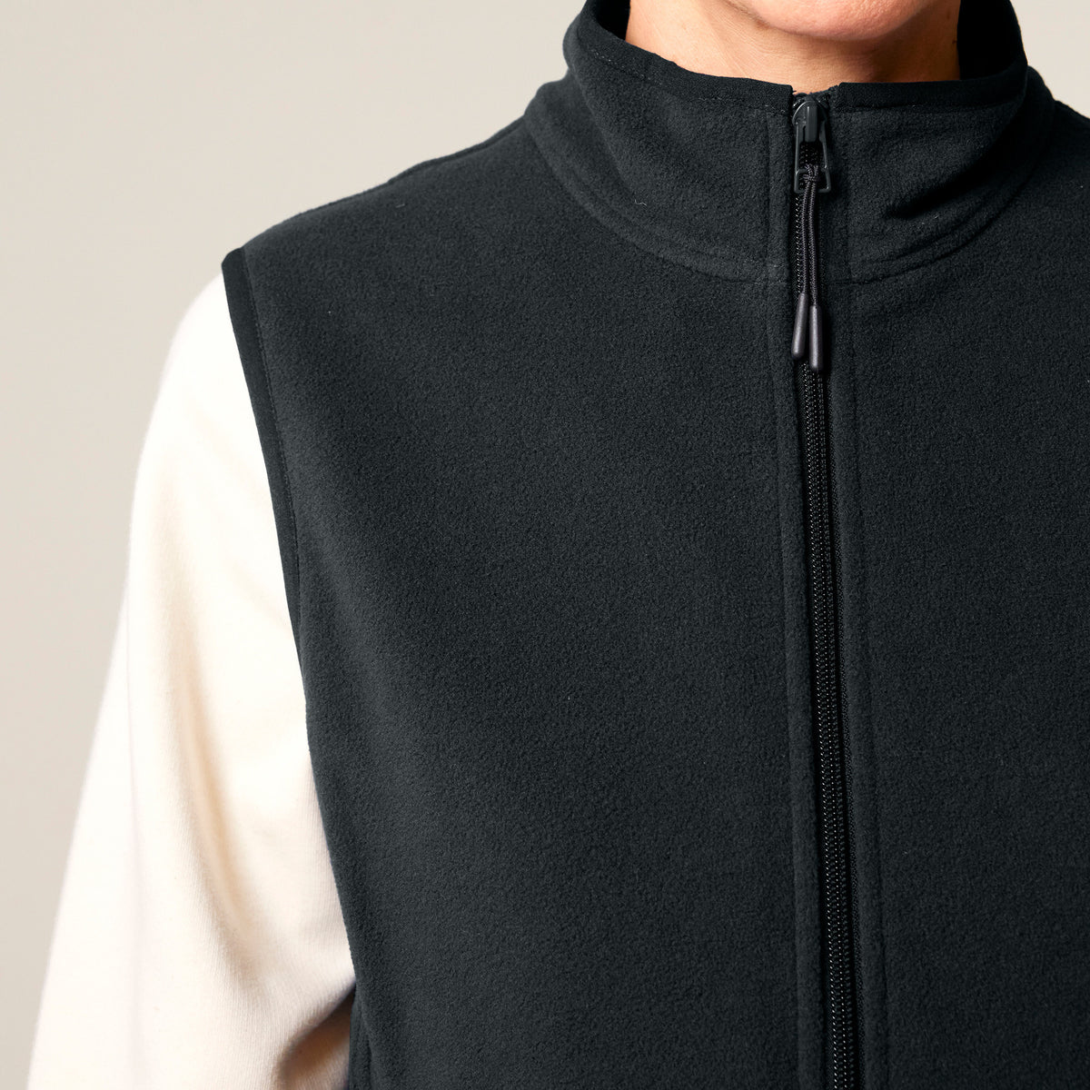 Stella Quester | BLACK