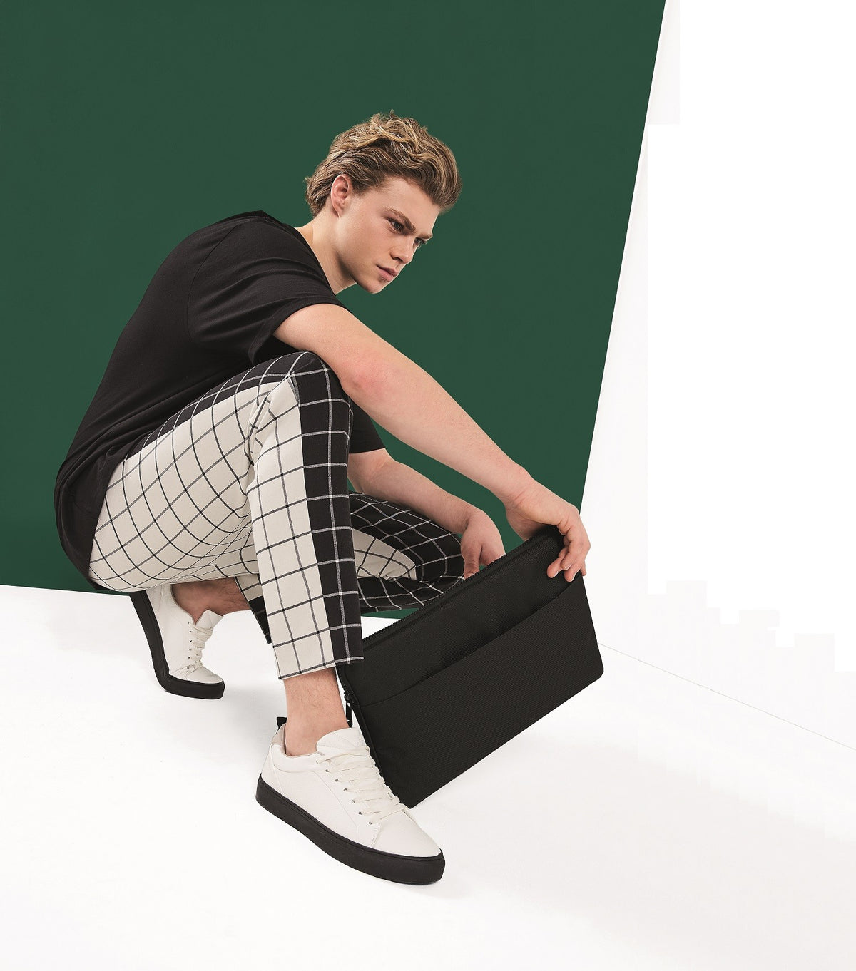 Essential 15" Laptop Case | BLACK