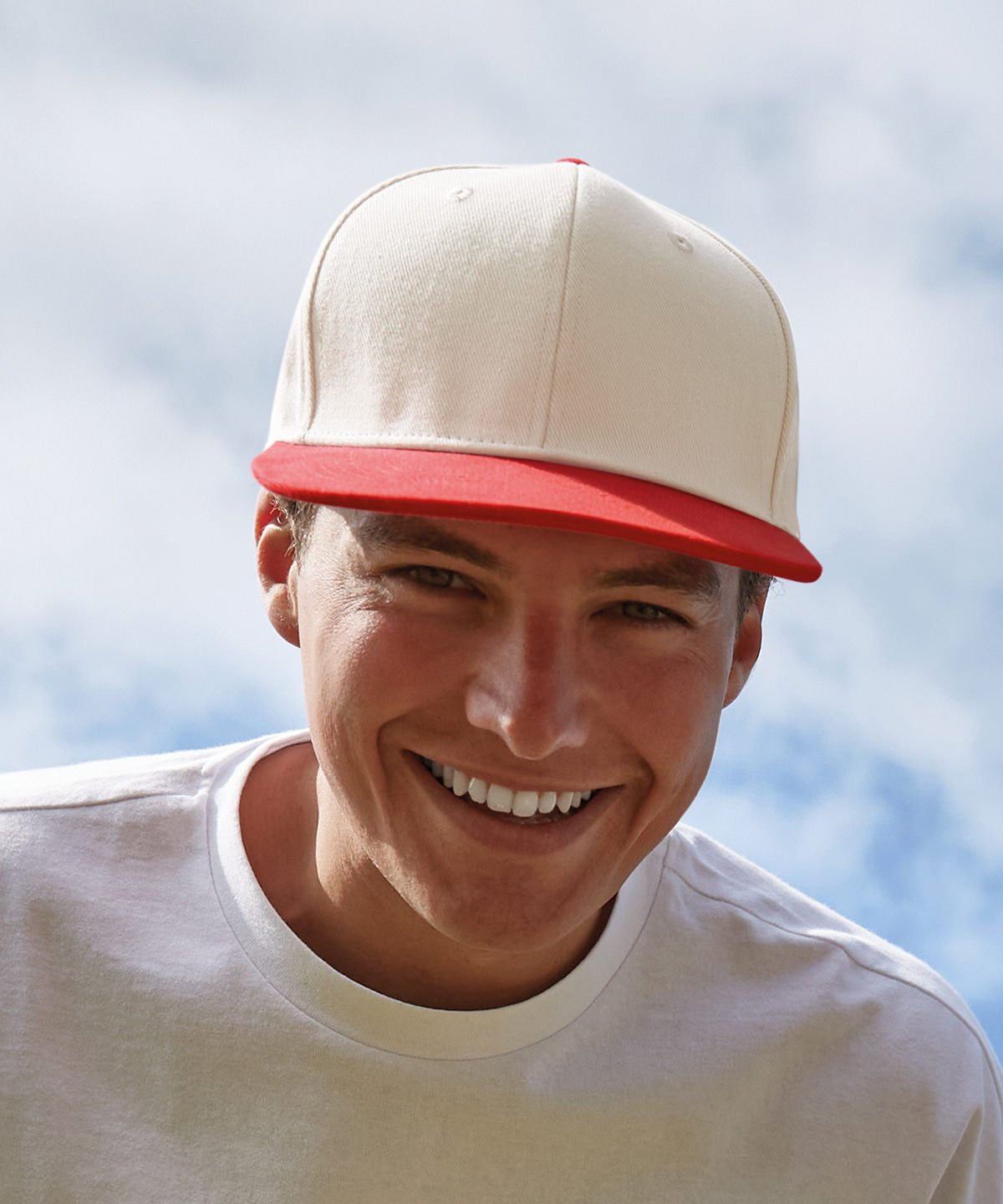 Contrast Flat Peak 6 Panel Cap | NATURAL/RED
