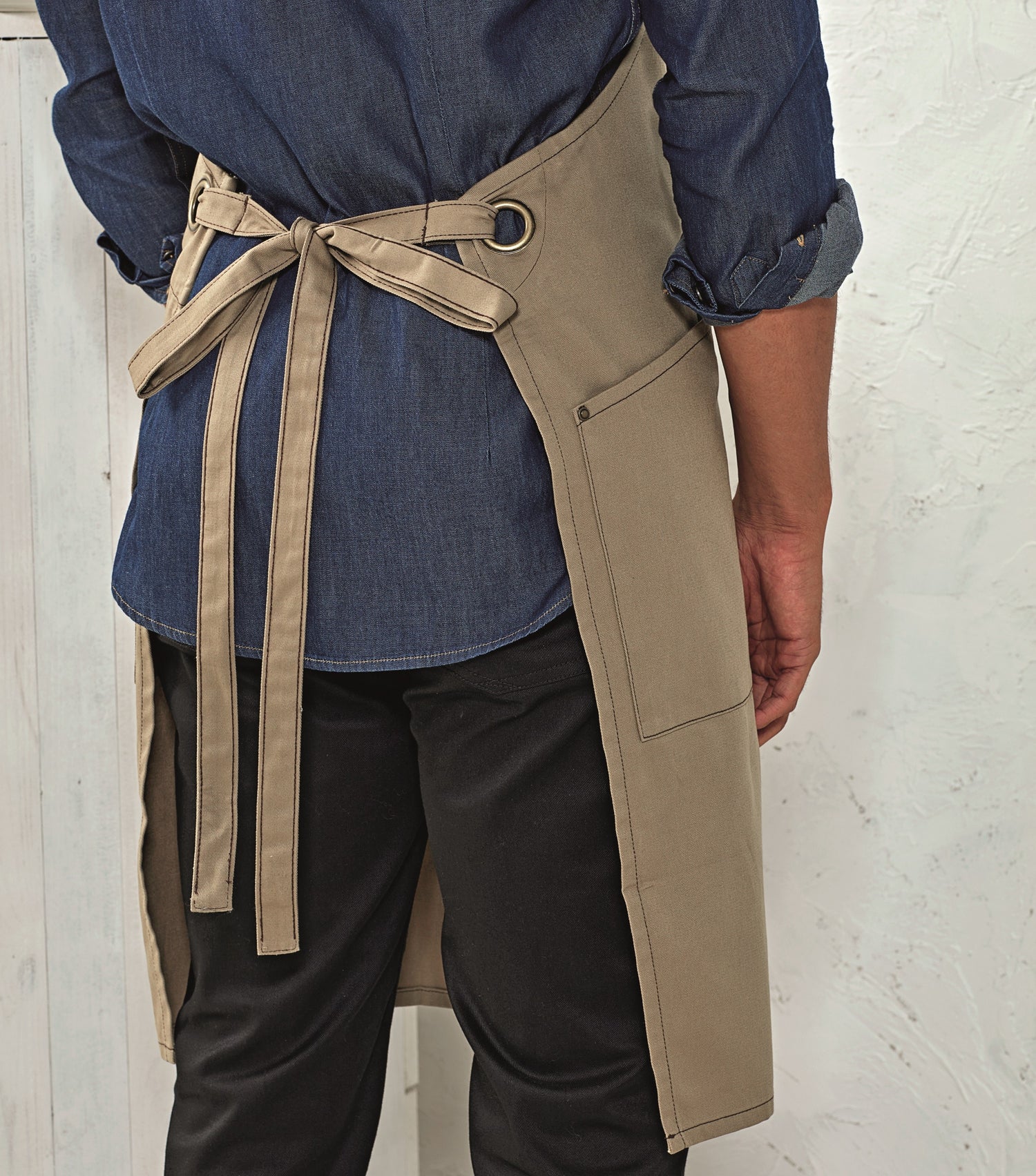 Barley Sustainable Bib Apron | NAVY/CAMEL