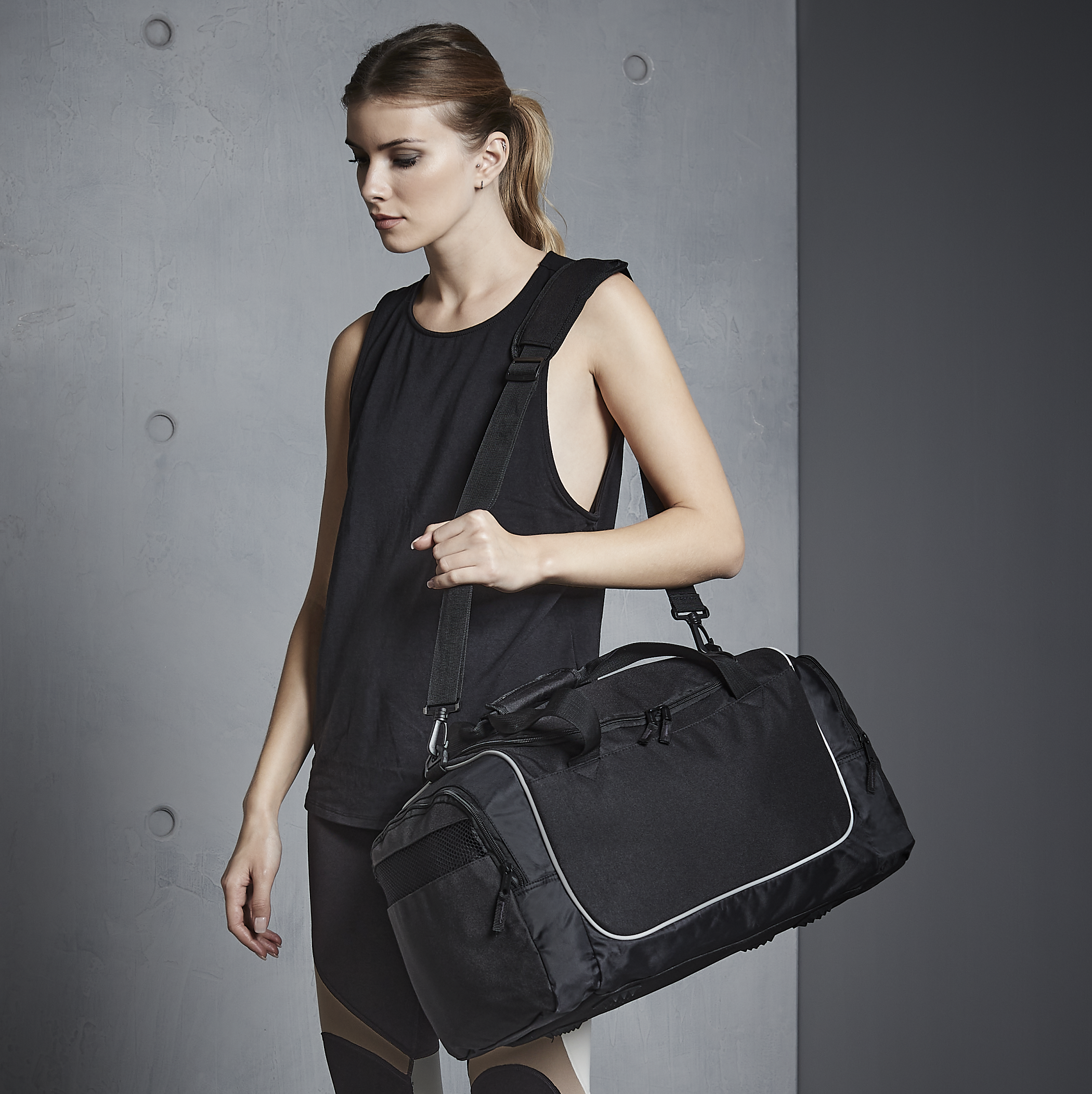 Teamwear Locker Bag | BLACK/FUCHSIA