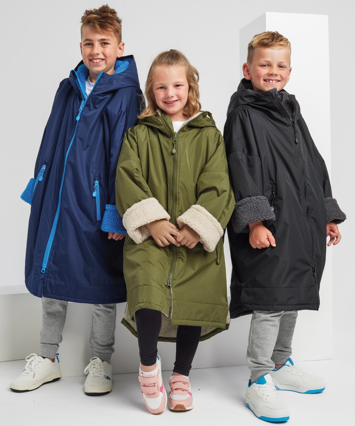 Kids All Seasons Waterproof Changing Robe | BLACK/NATURAL