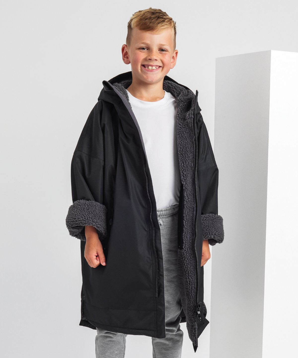 Kids All Seasons Waterproof Changing Robe | BLACK/RED