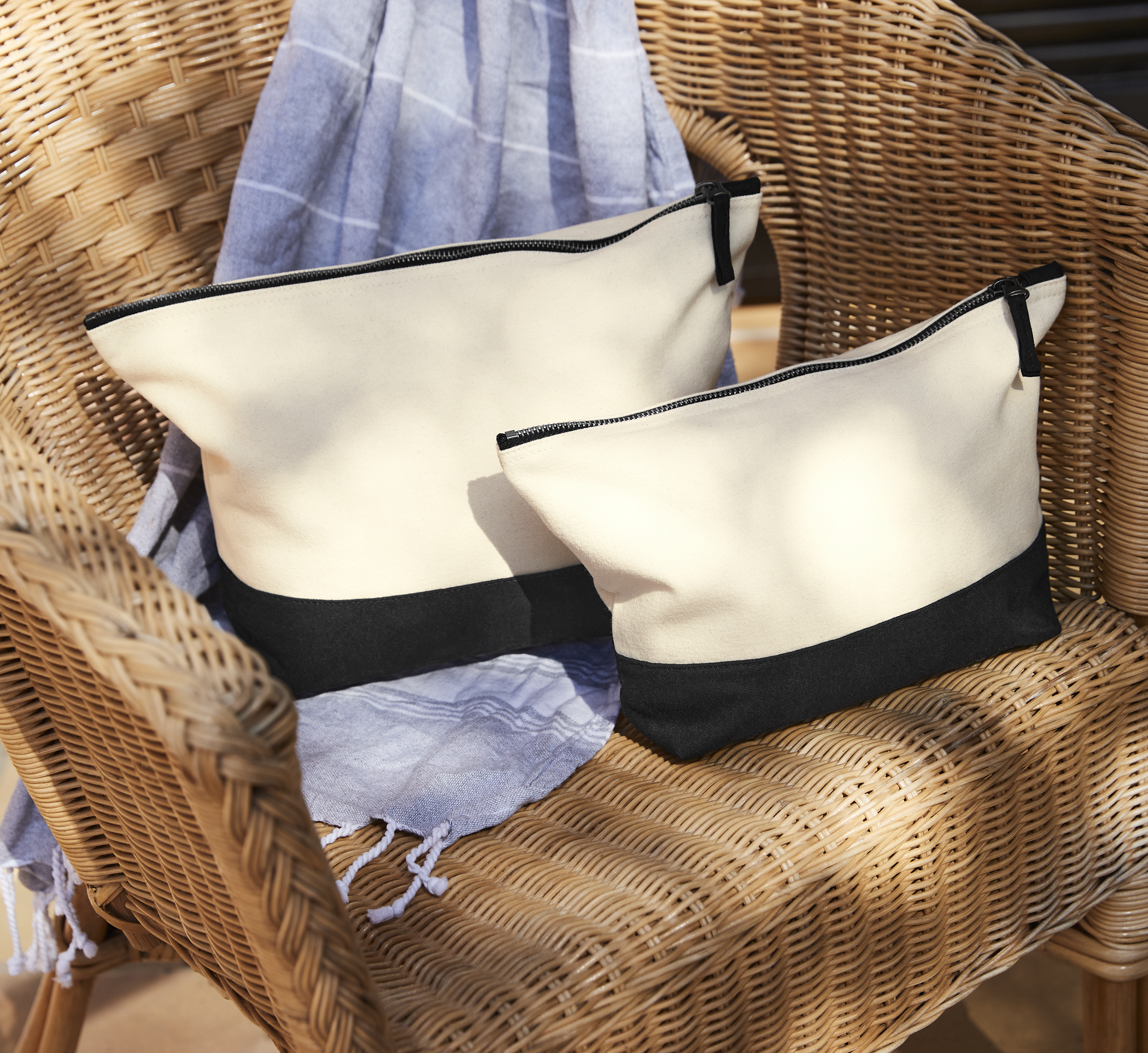 Dipped Base Accessory Bag | NATURAL/NAVY